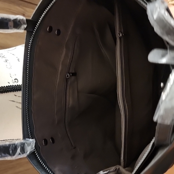 Women's Faux Leather Tote, NWT - Picture 3 of 6